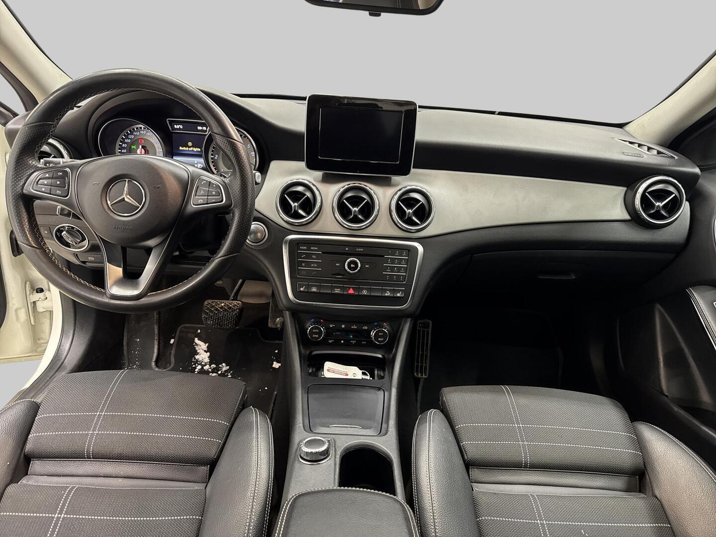 MERCEDES-BENZ GLA 2016