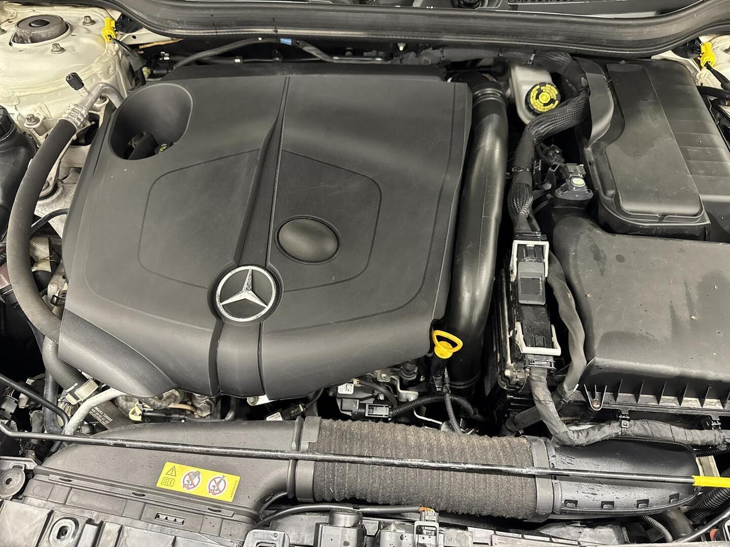 MERCEDES-BENZ GLA 2016