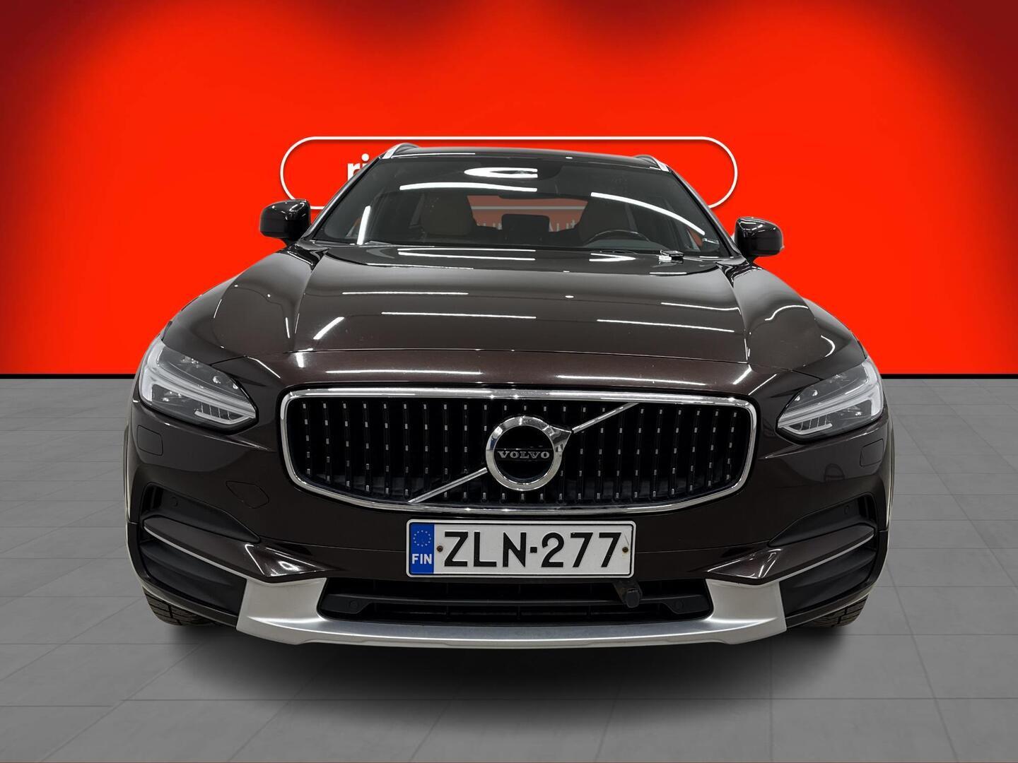 VOLVO V90 Cross Country 2017