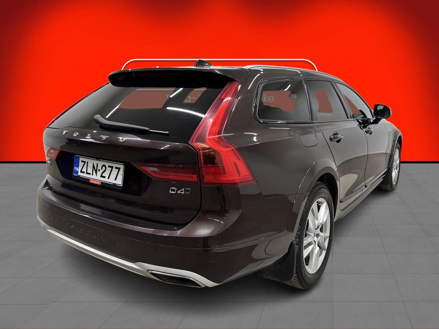 VOLVO V90 Cross Country 2017