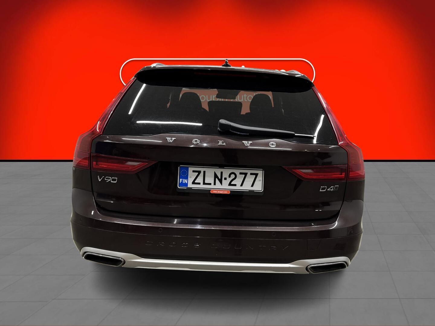 VOLVO V90 Cross Country 2017