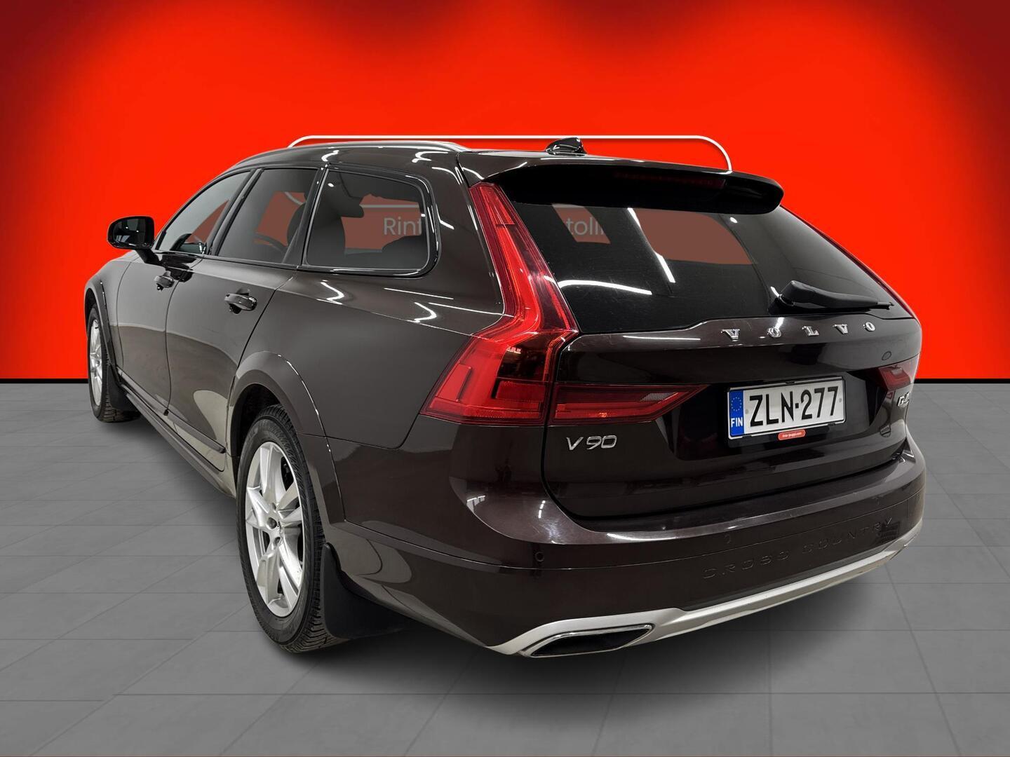 VOLVO V90 Cross Country 2017