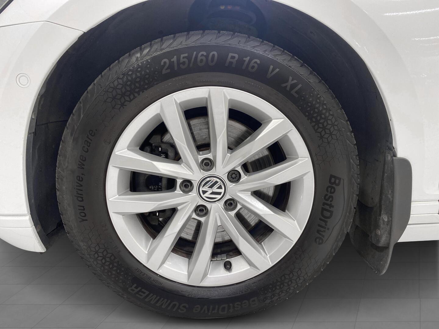 VOLKSWAGEN Passat 2019