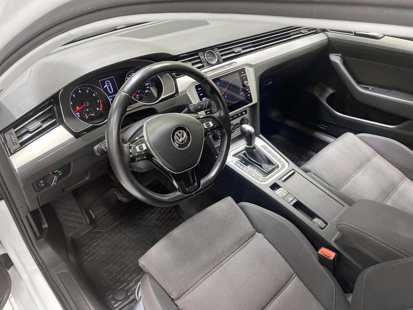 VOLKSWAGEN Passat 2019