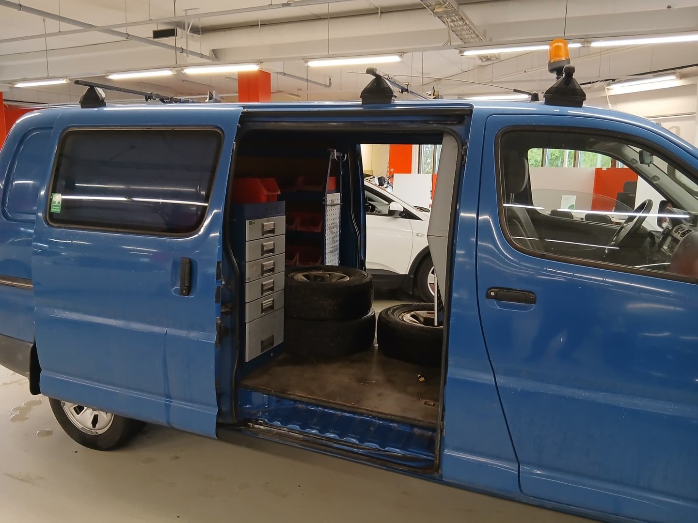 TOYOTA HIACE 2008