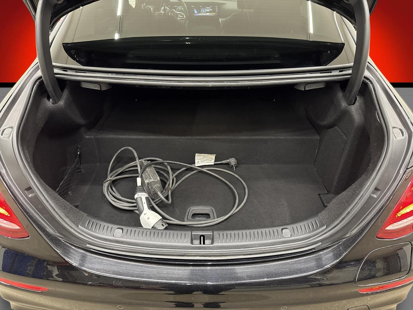 MERCEDES-BENZ E 2019