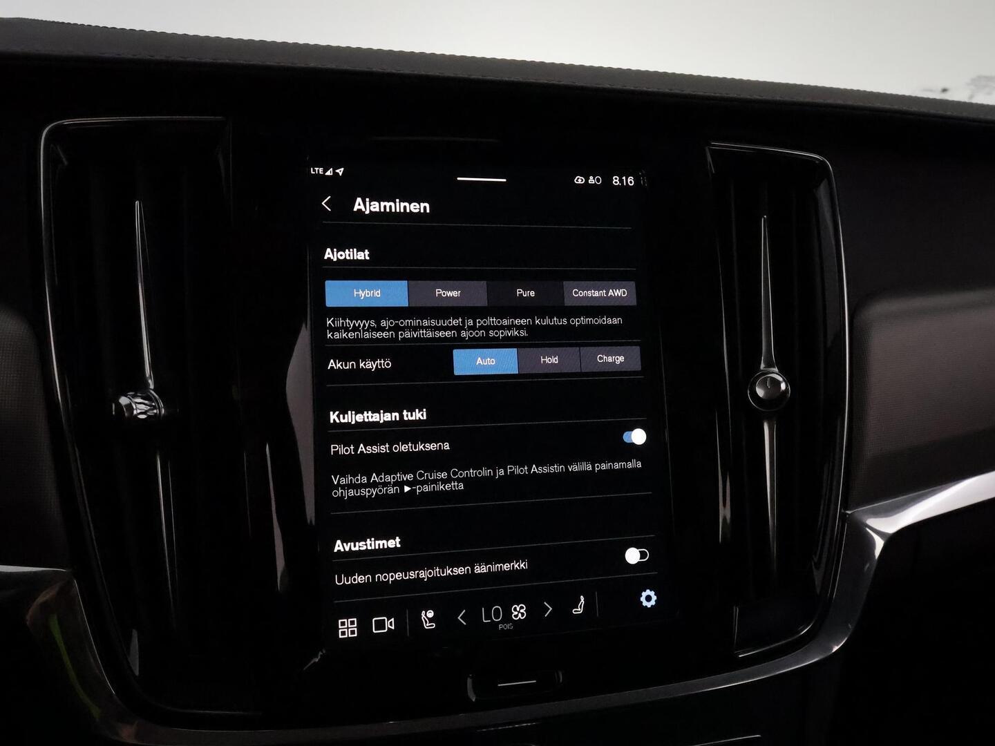 VOLVO V90 2025