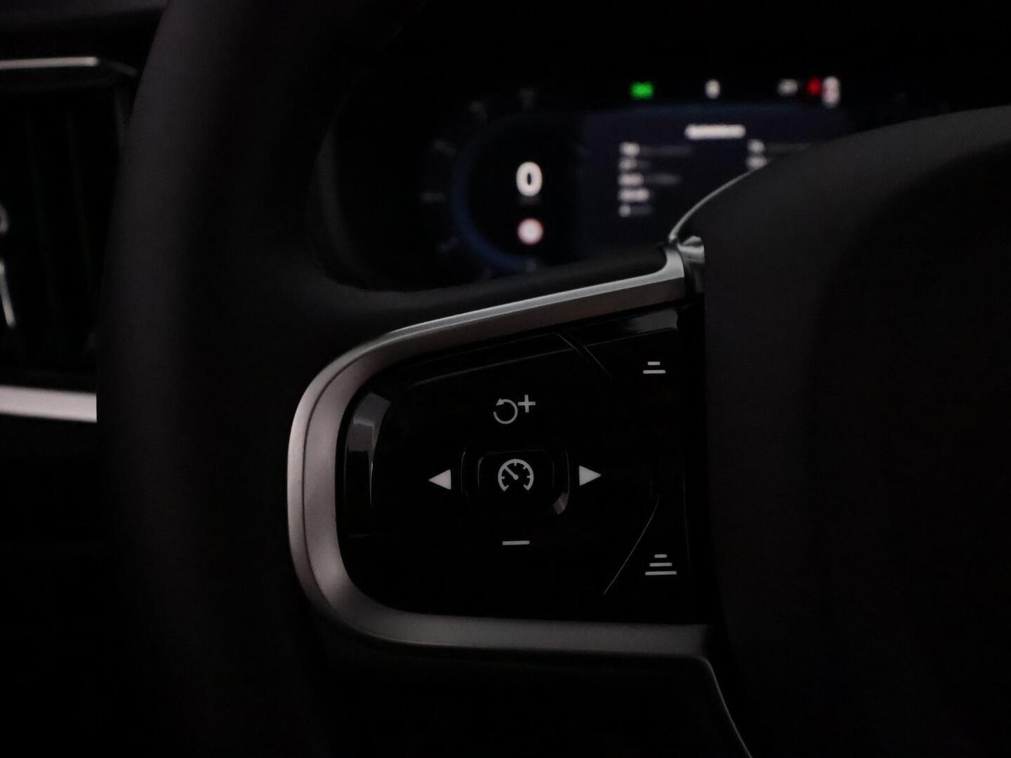VOLVO V90 2025