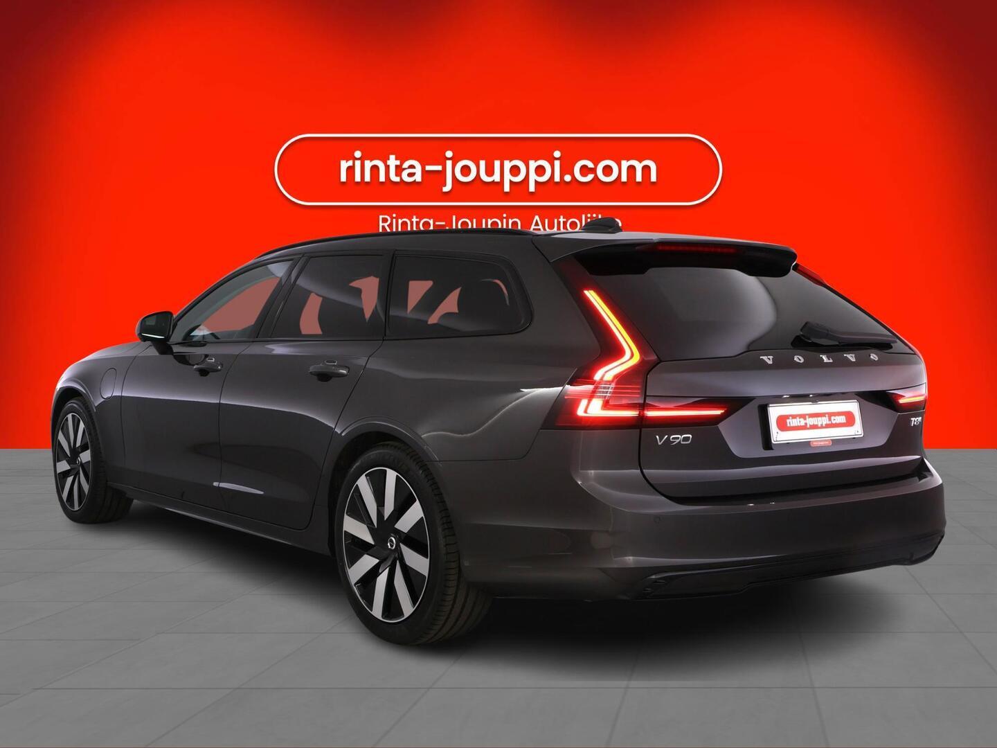 VOLVO V90 2025