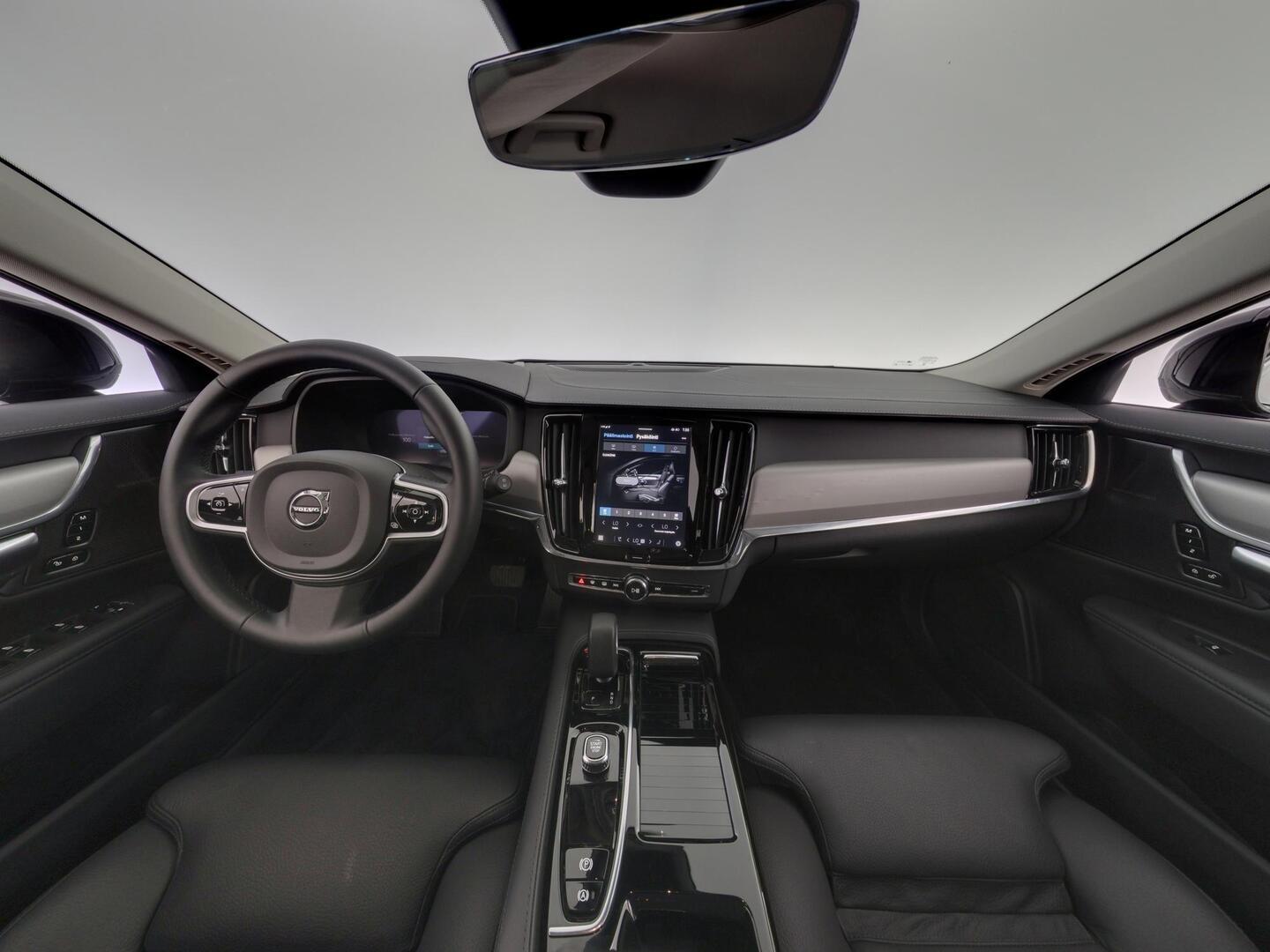 VOLVO V90 2025