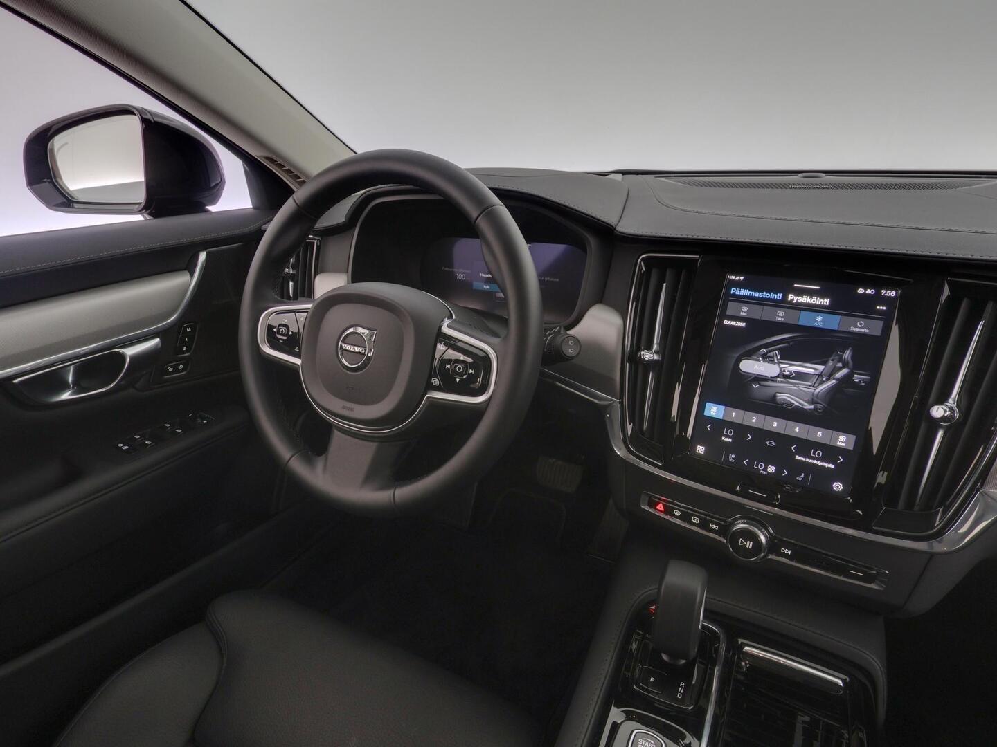 VOLVO V90 2025