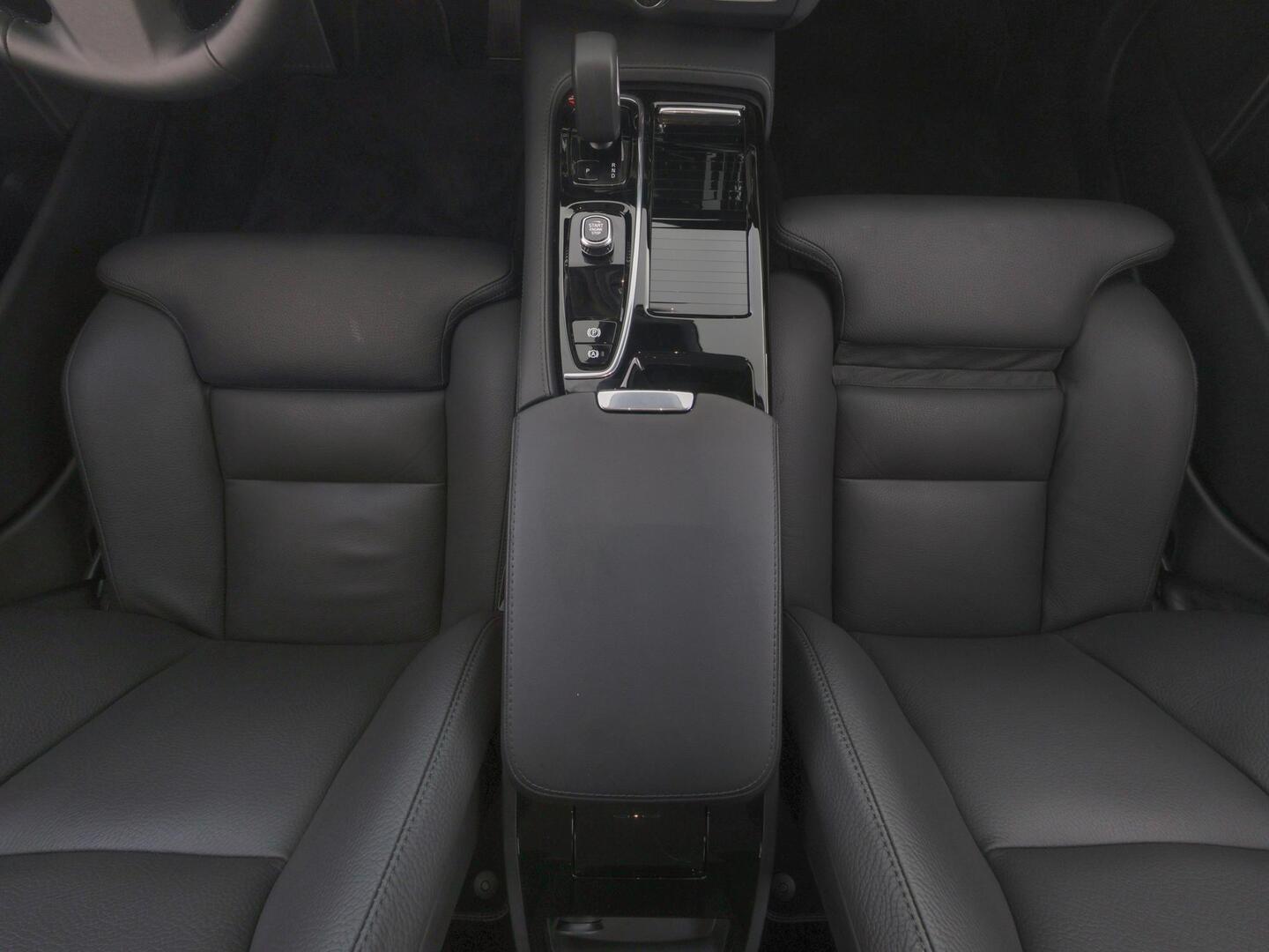 VOLVO V90 2025