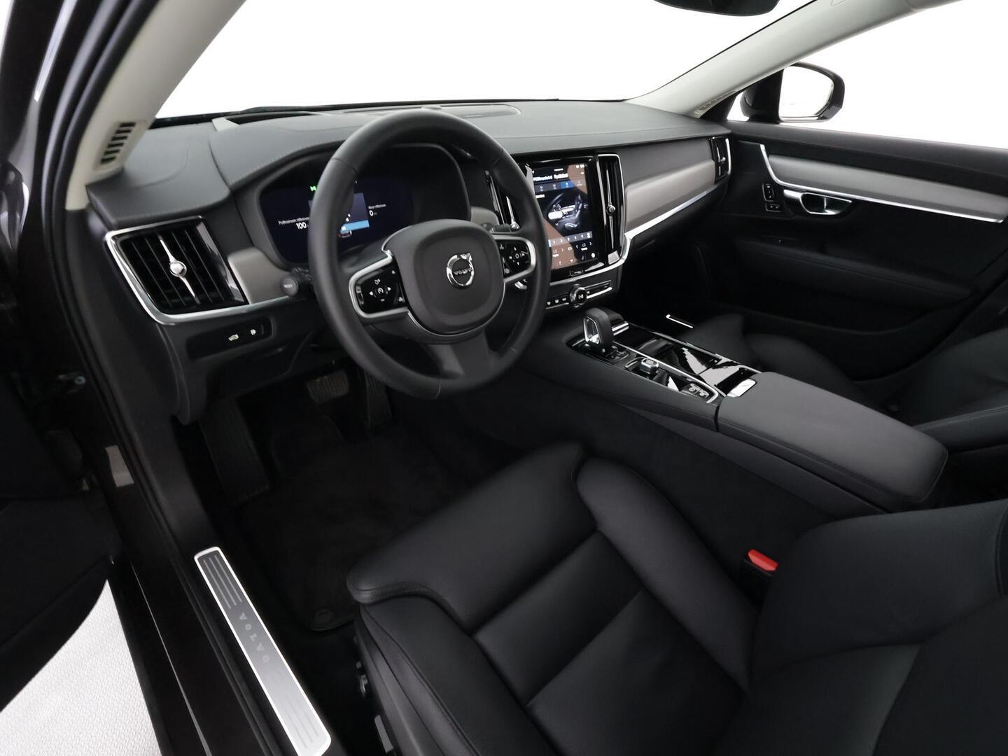 VOLVO V90 2025