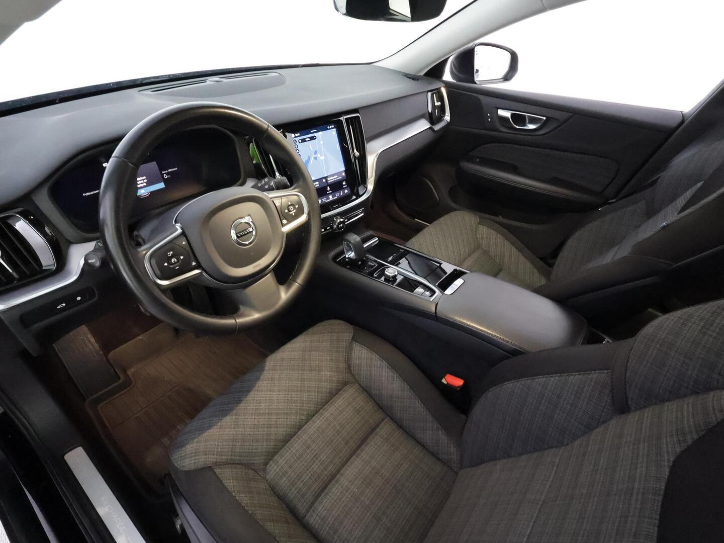 VOLVO V60 2023