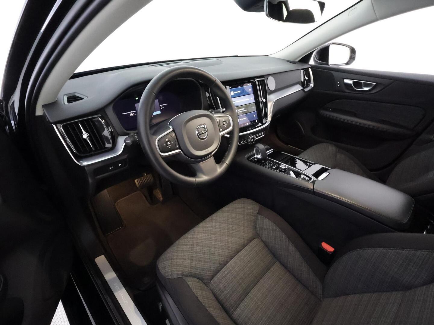 VOLVO V60 2023