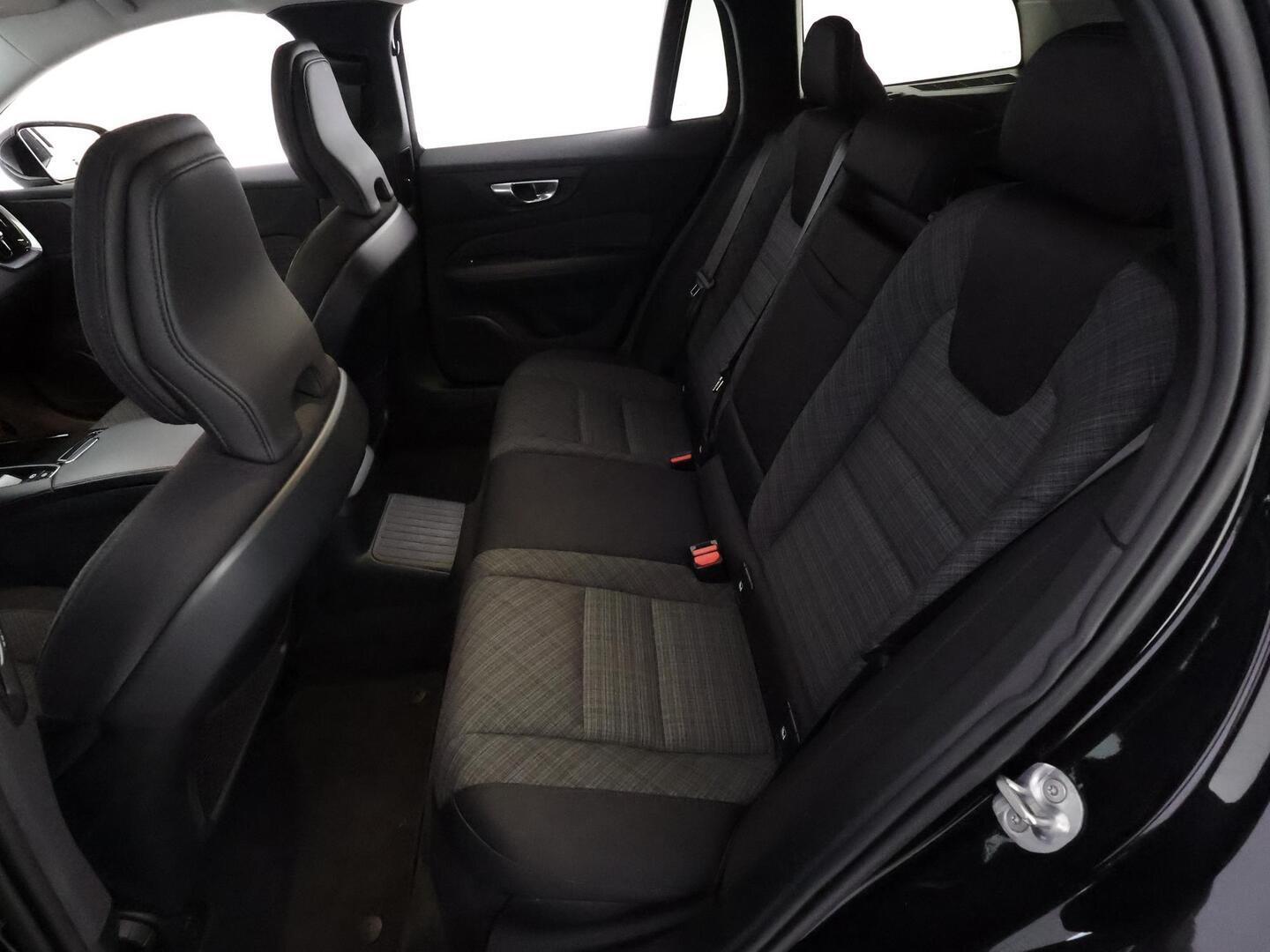 VOLVO V60 2023