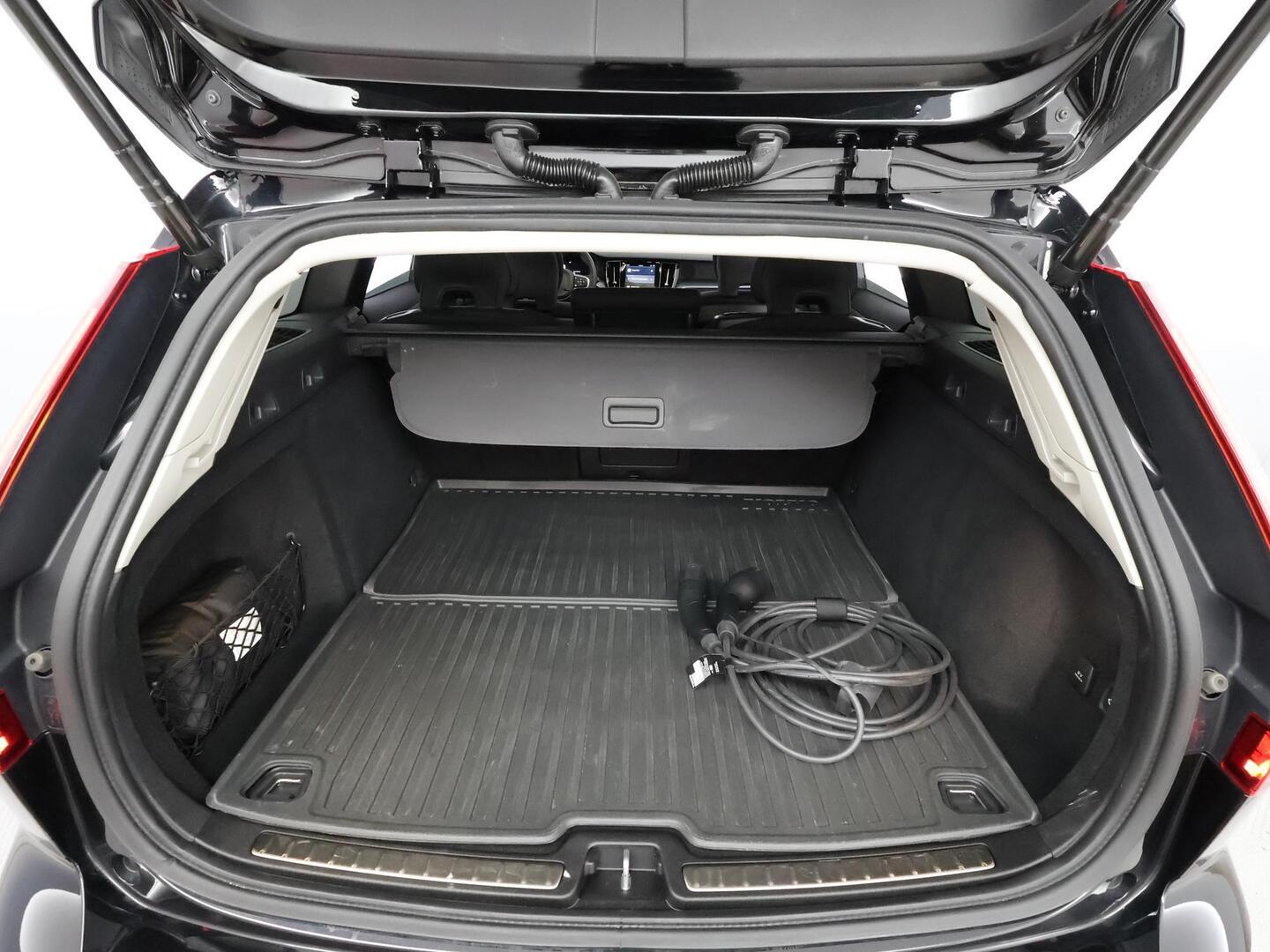 VOLVO V60 2023