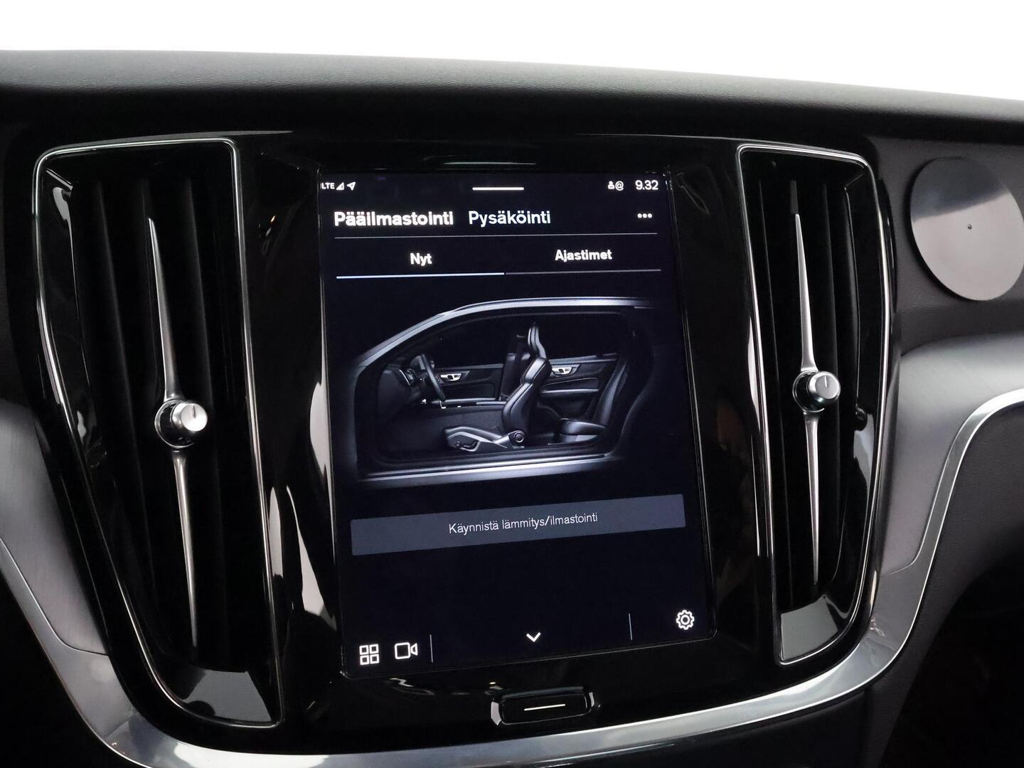 VOLVO V60 2023