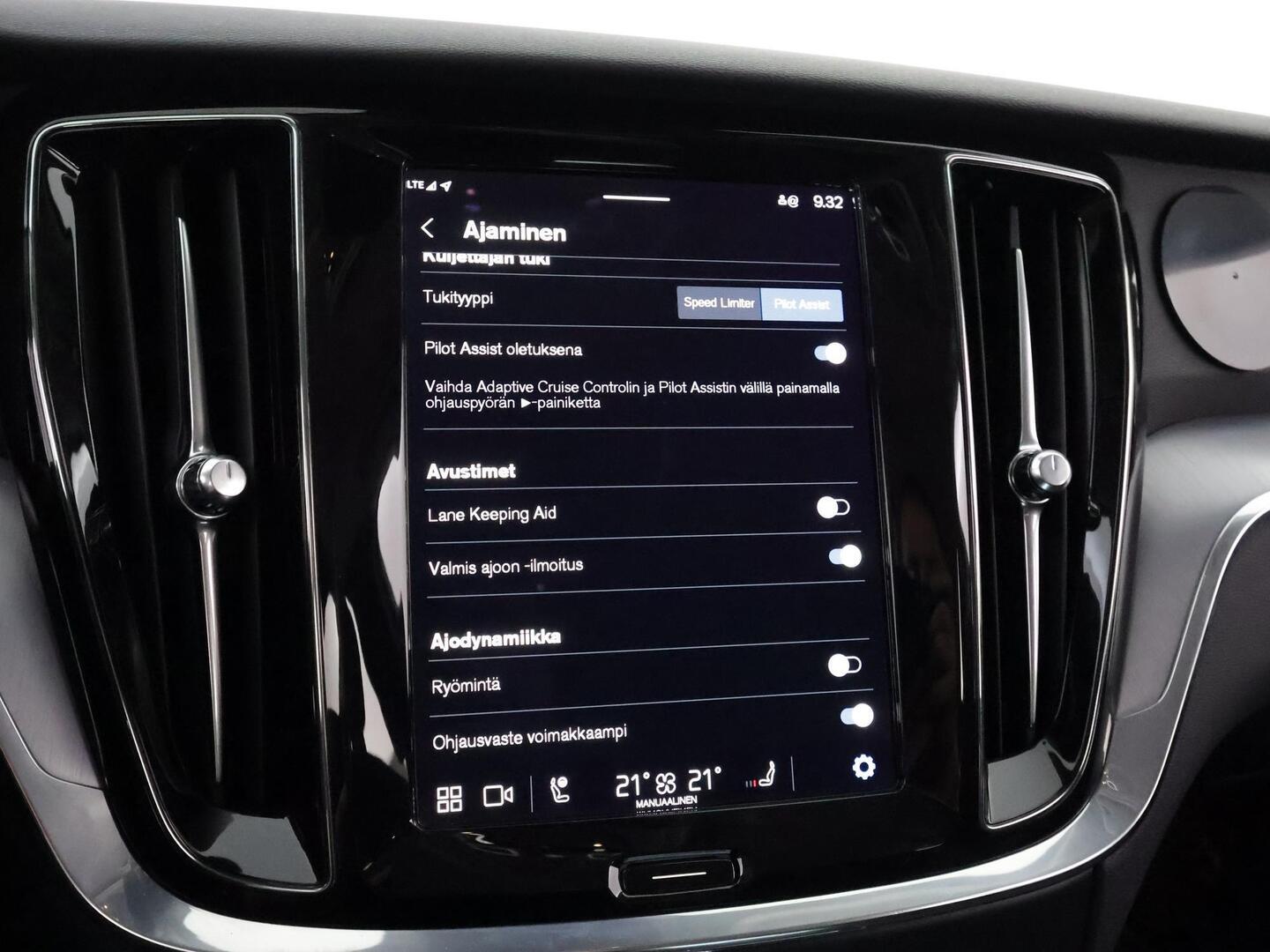 VOLVO V60 2023