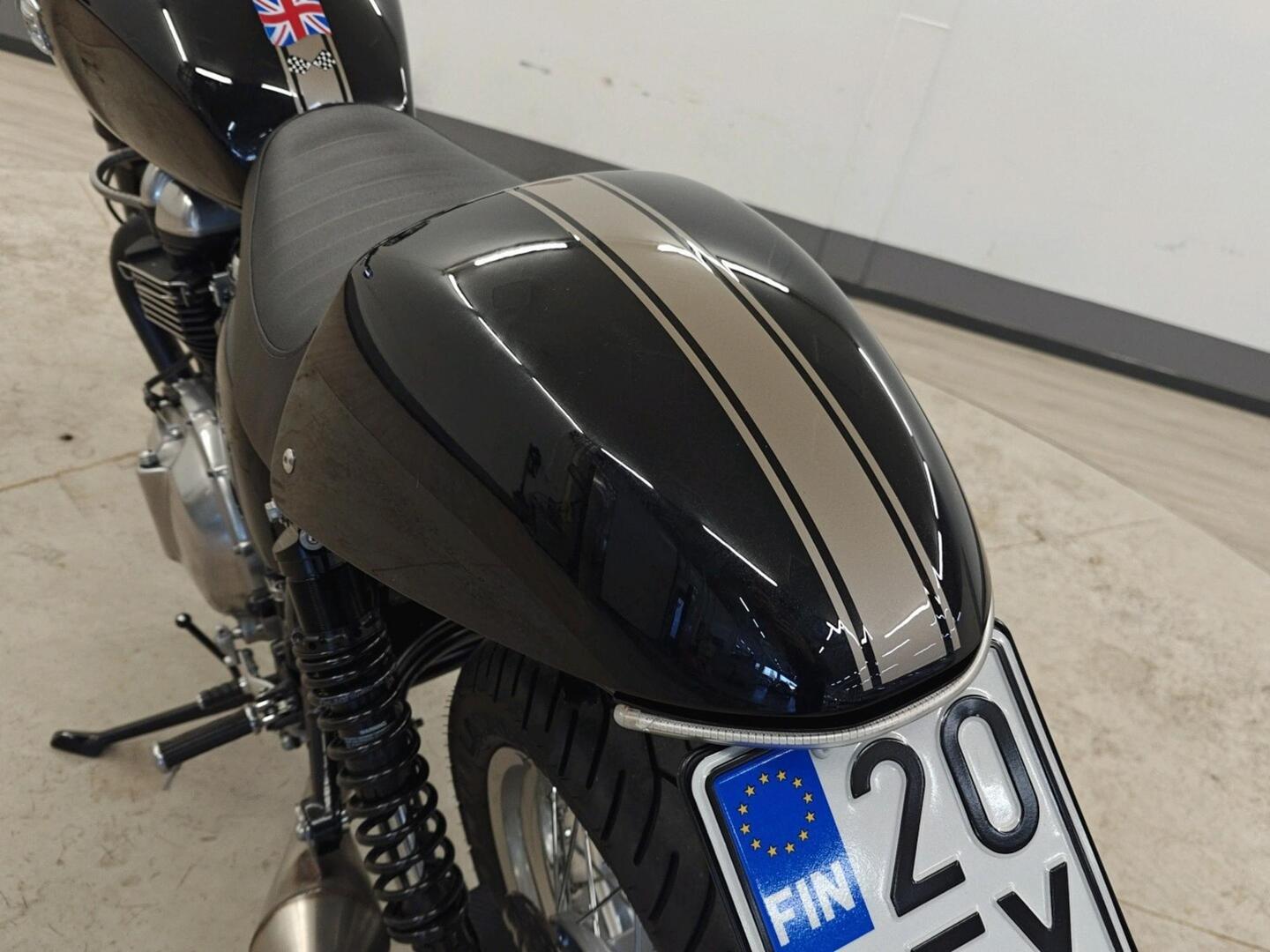 TRIUMPH Thruxton 2012