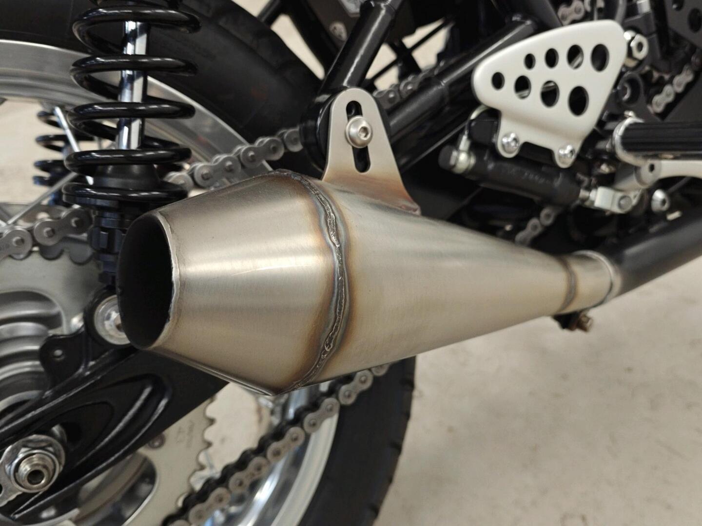 TRIUMPH Thruxton 2012