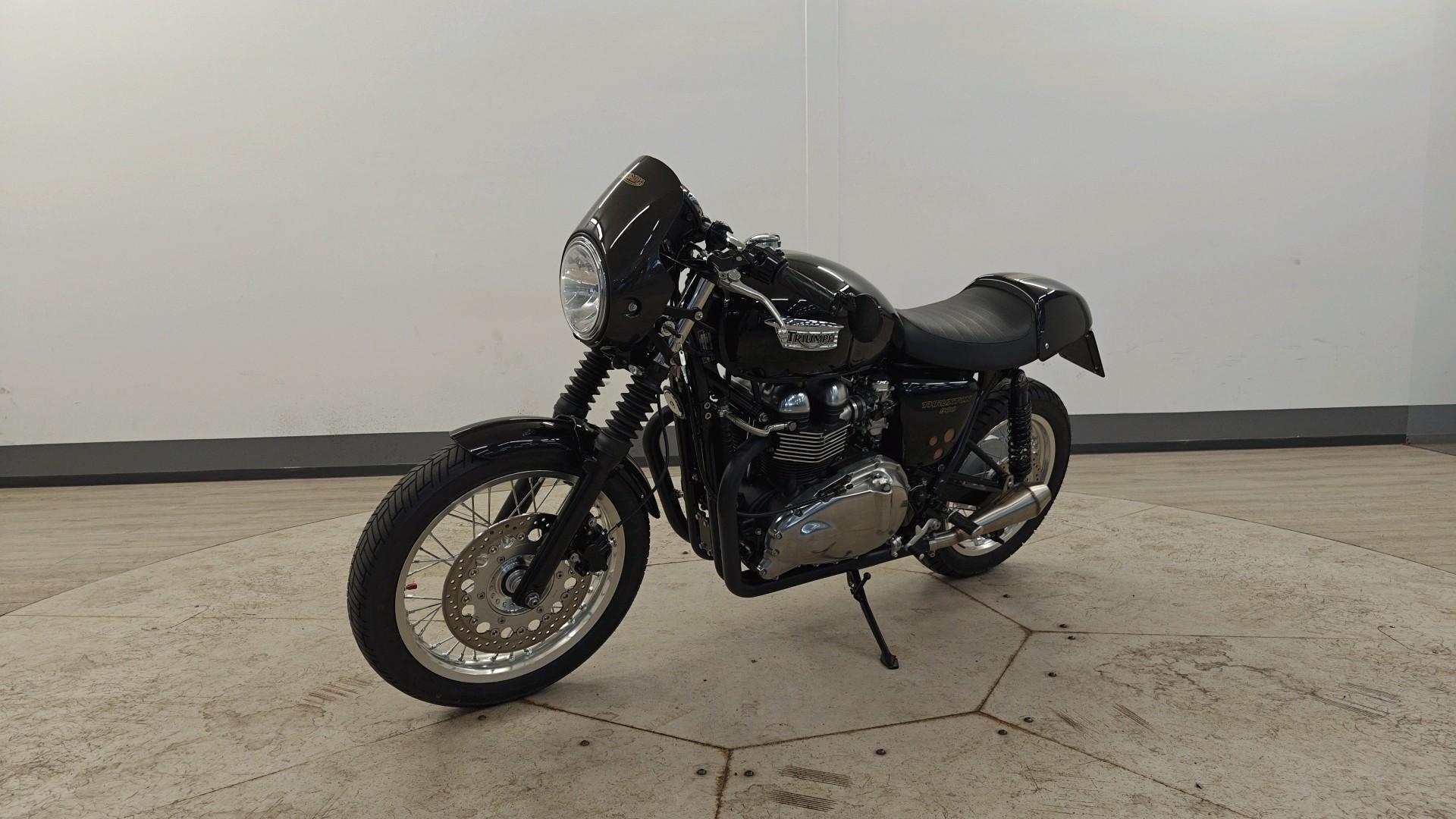 TRIUMPH Thruxton 2012