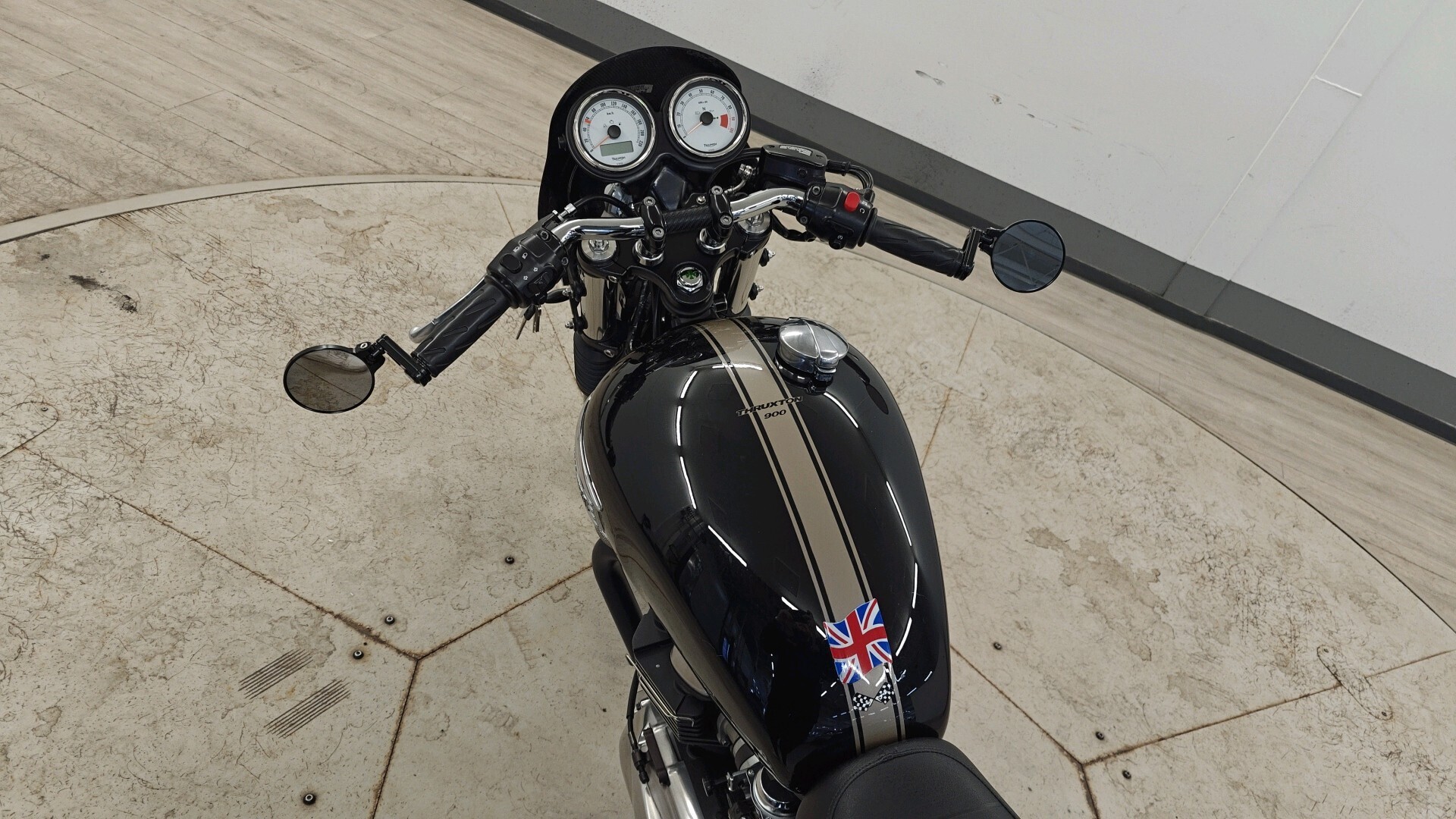 TRIUMPH Thruxton 2012
