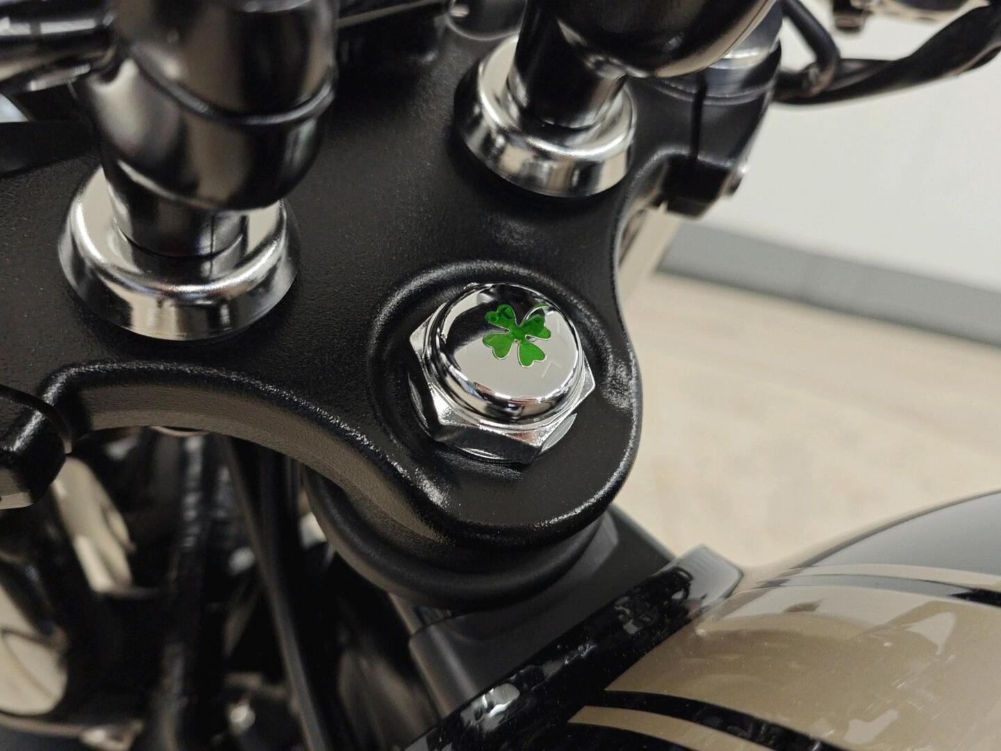 TRIUMPH Thruxton 2012