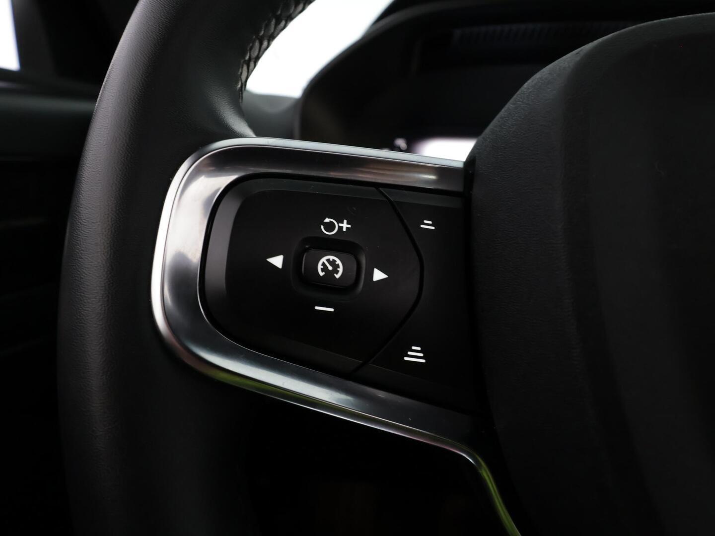 VOLVO XC40 2022
