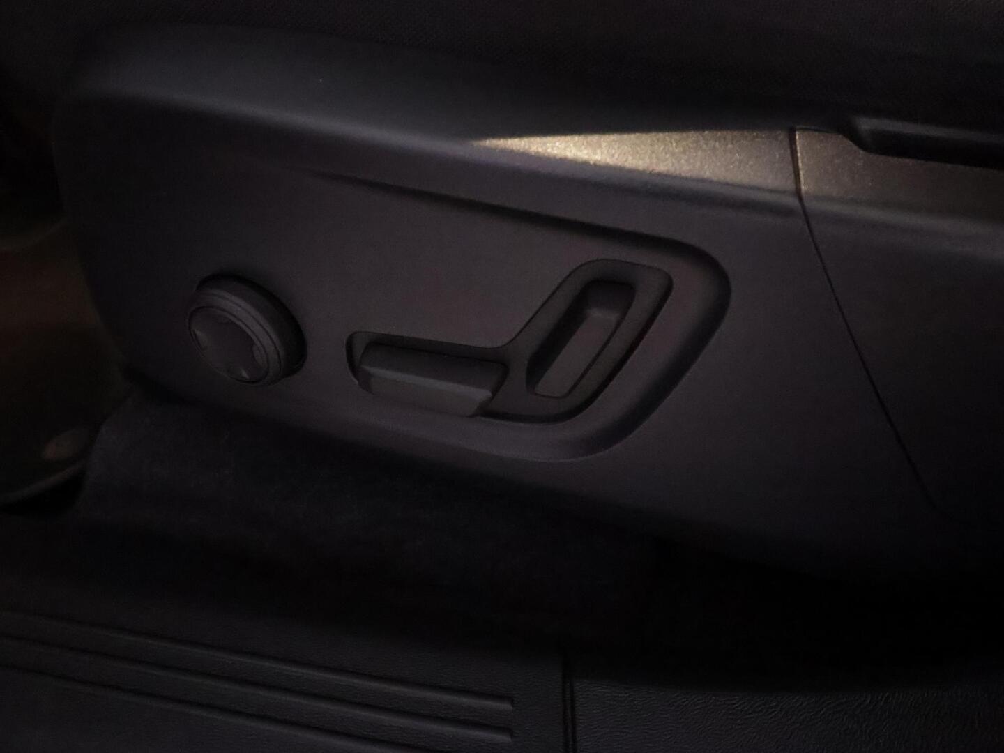 VOLVO XC40 2022