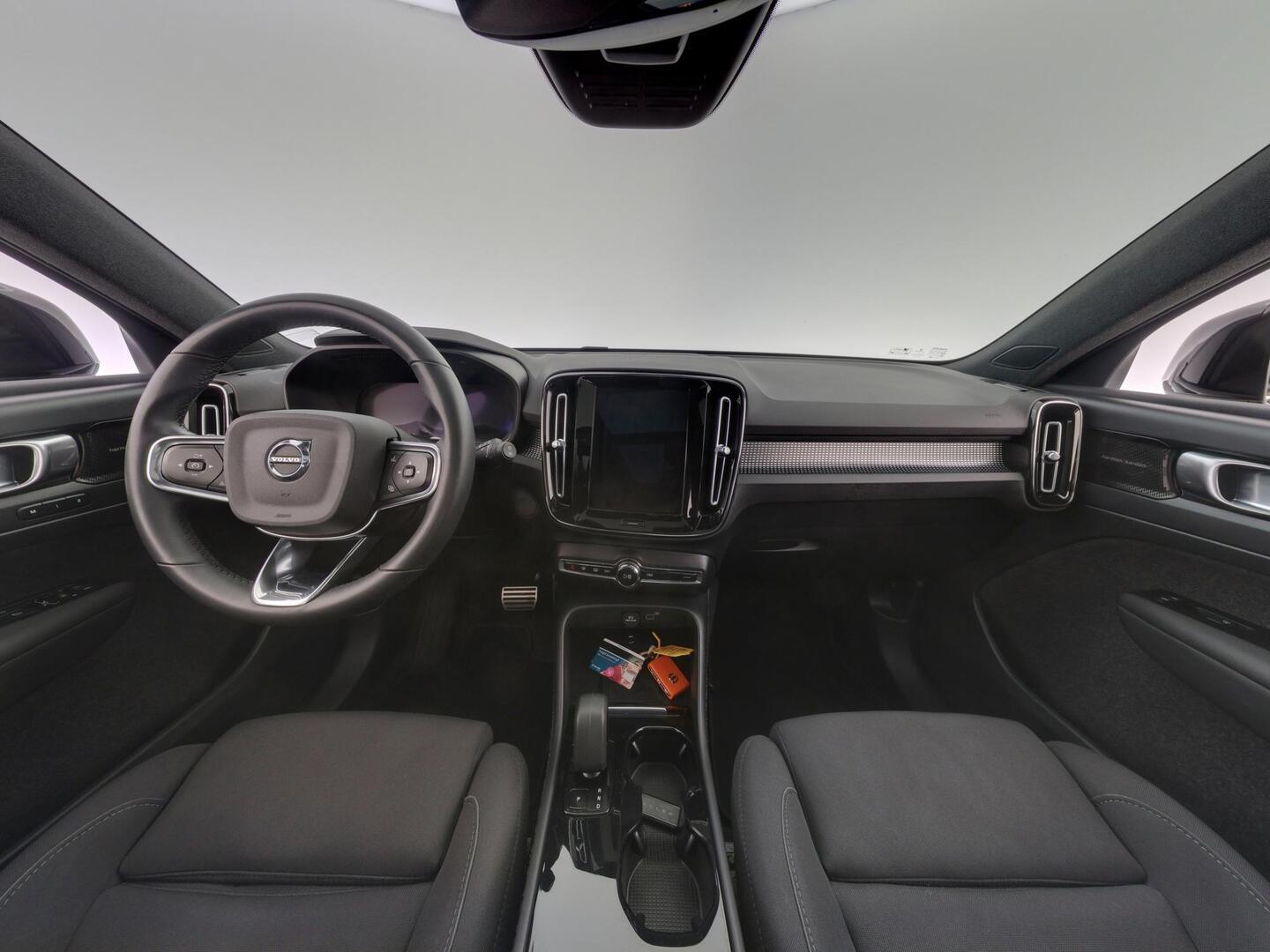 VOLVO XC40 2022