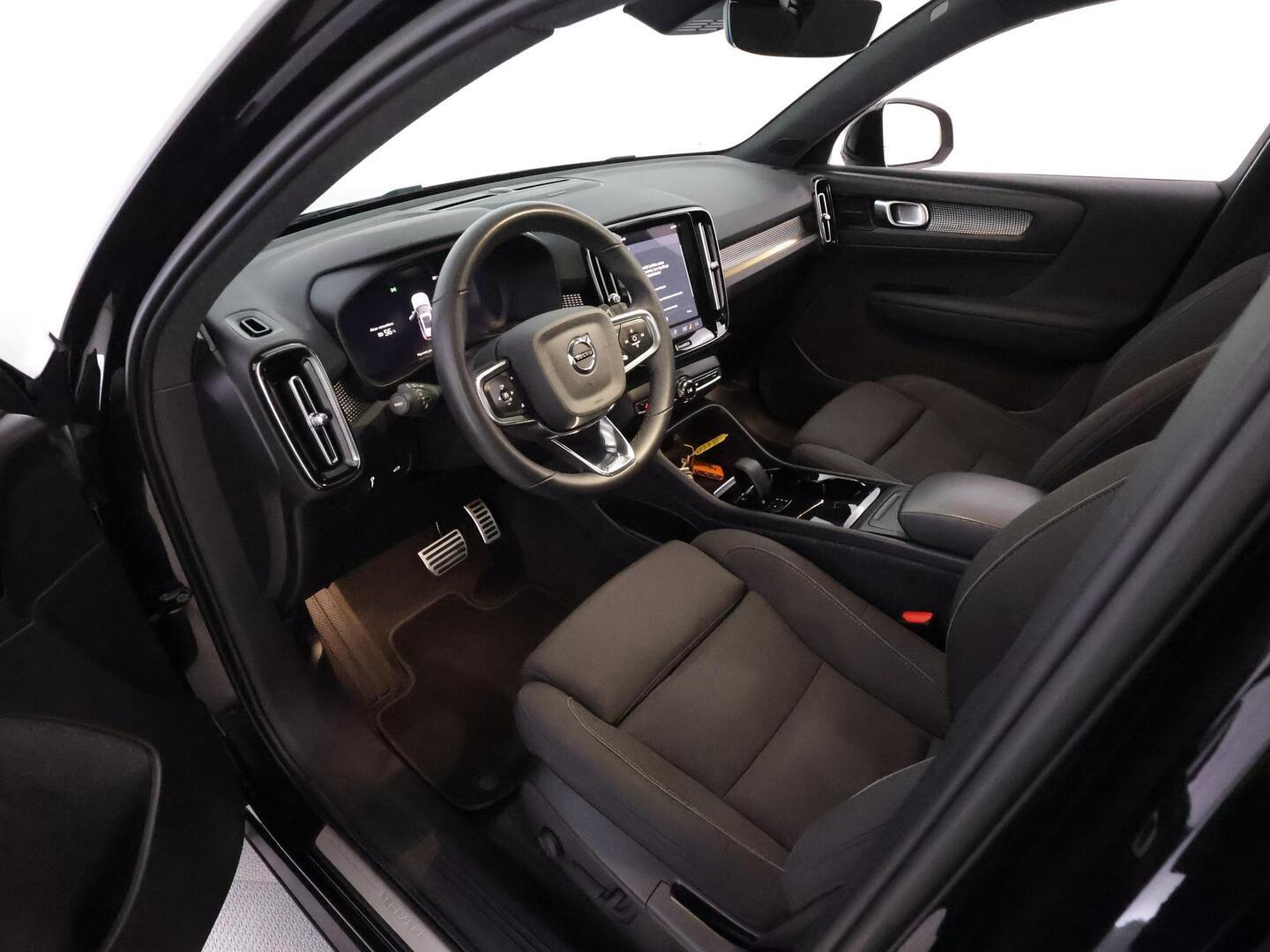 VOLVO XC40 2022