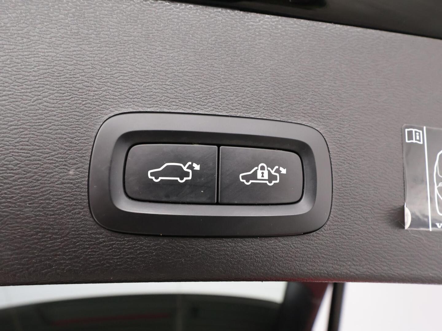 VOLVO XC40 2022