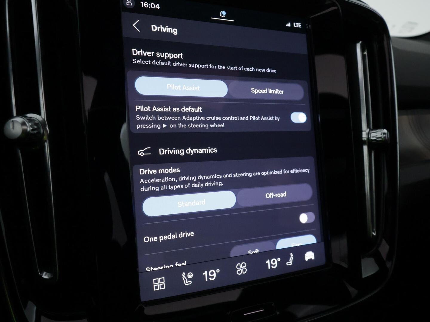 VOLVO XC40 2023