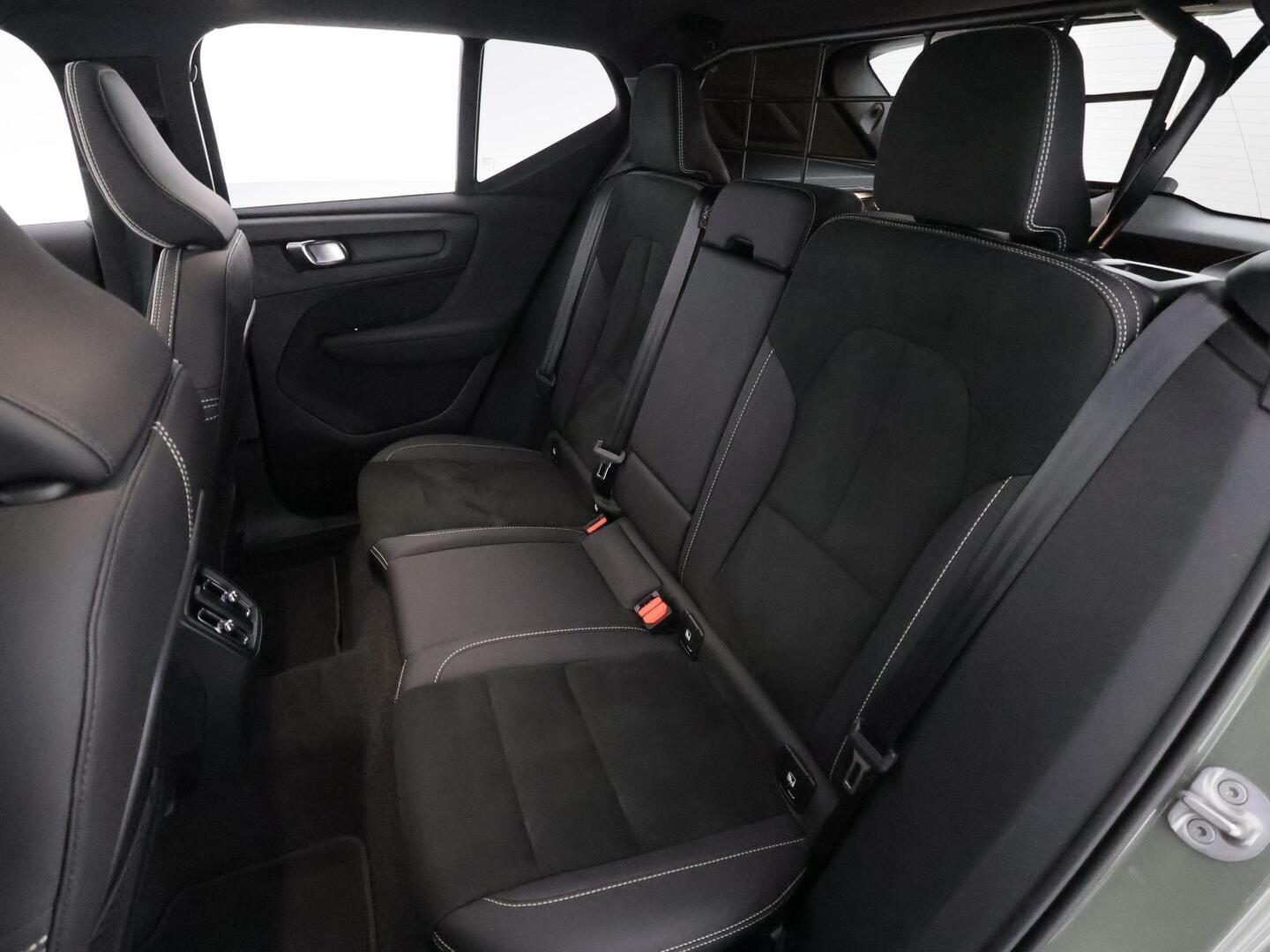 VOLVO XC40 2023