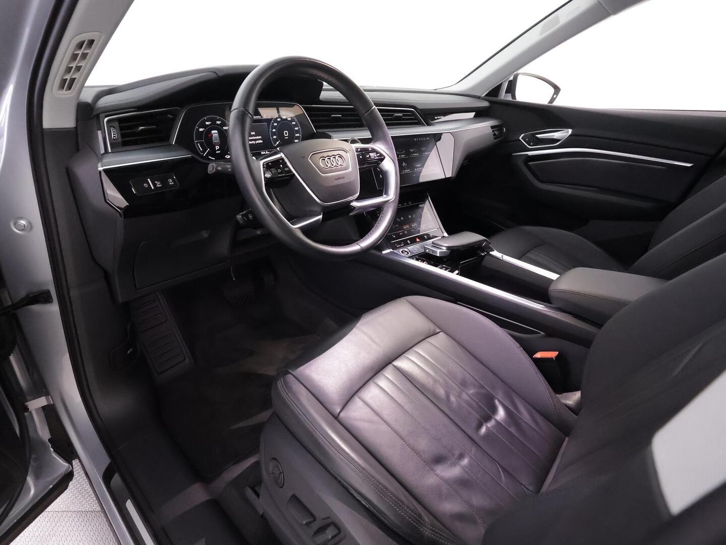 AUDI E-TRON 2022