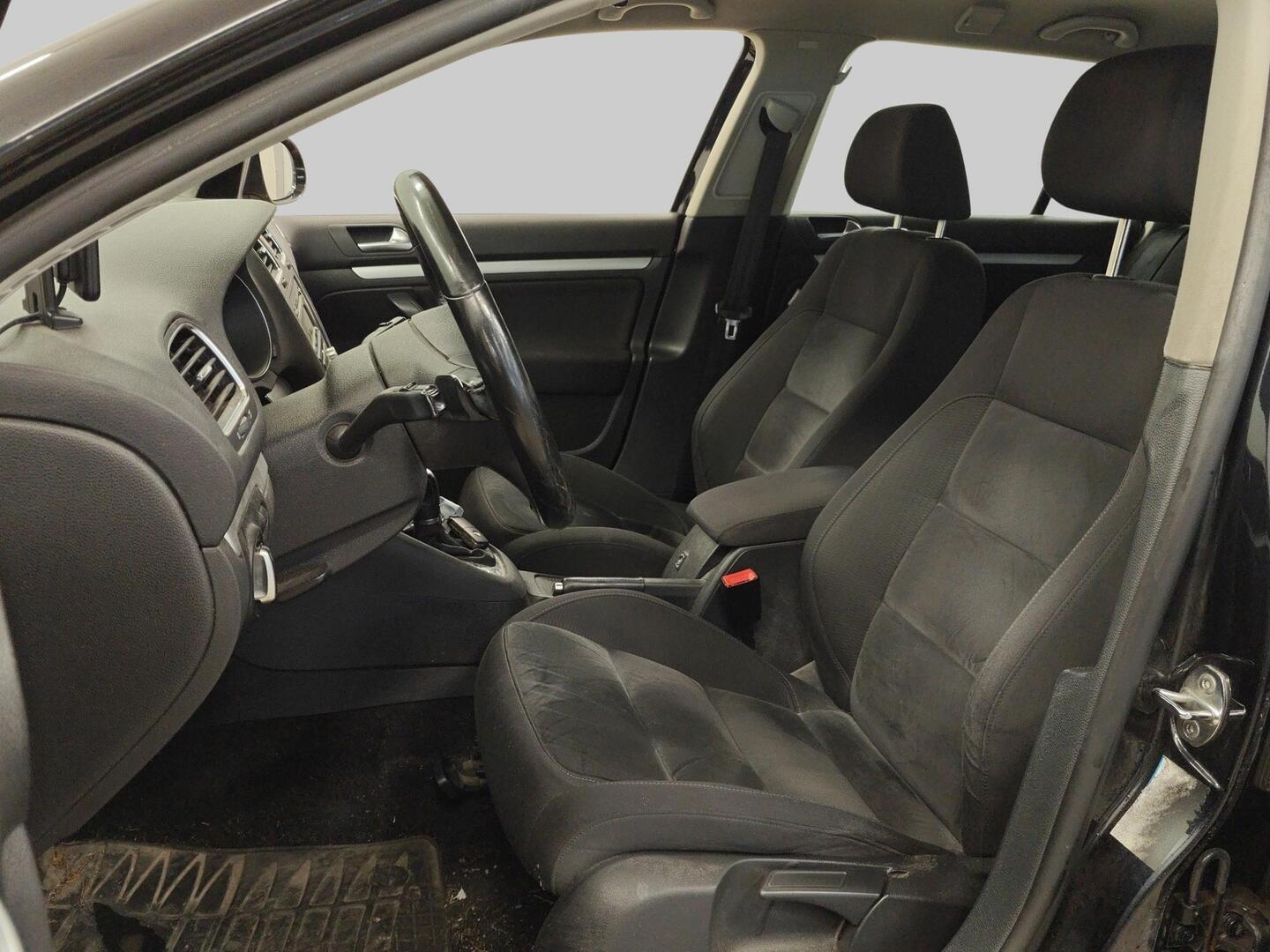 VOLKSWAGEN Golf 2011