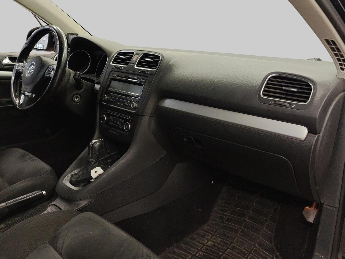 VOLKSWAGEN Golf 2011
