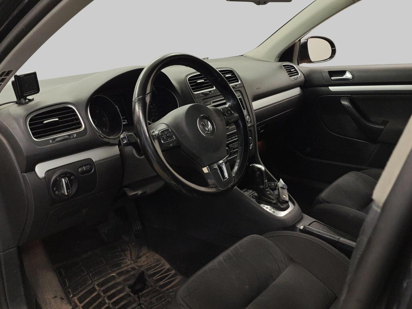 VOLKSWAGEN Golf 2011