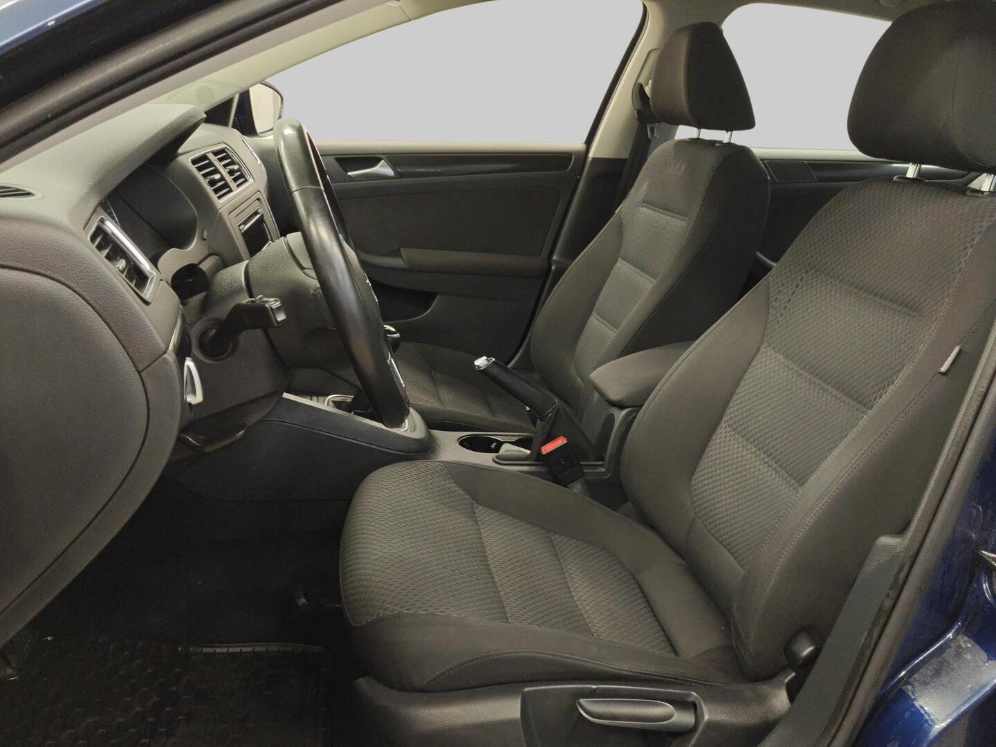 VOLKSWAGEN Jetta 2012