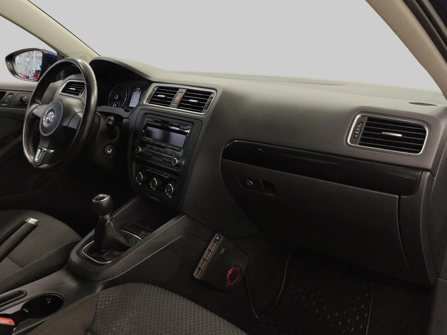 VOLKSWAGEN Jetta 2012