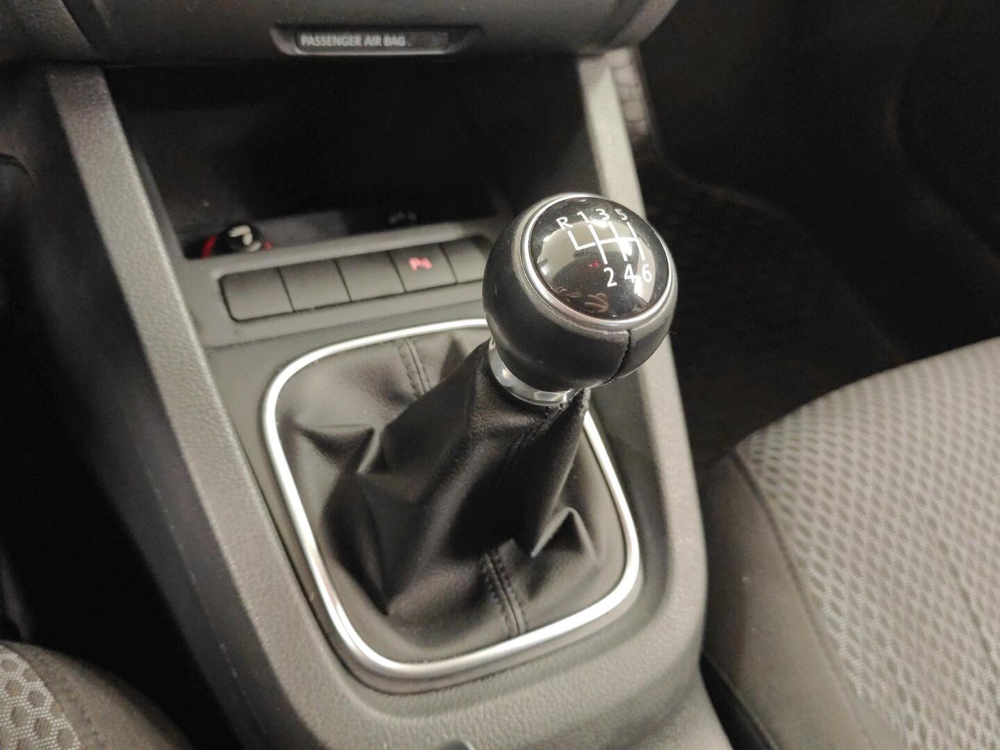 VOLKSWAGEN Jetta 2012