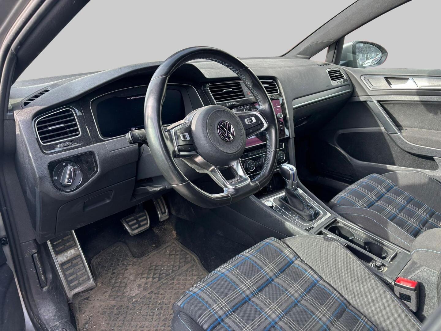 VOLKSWAGEN Golf 2017