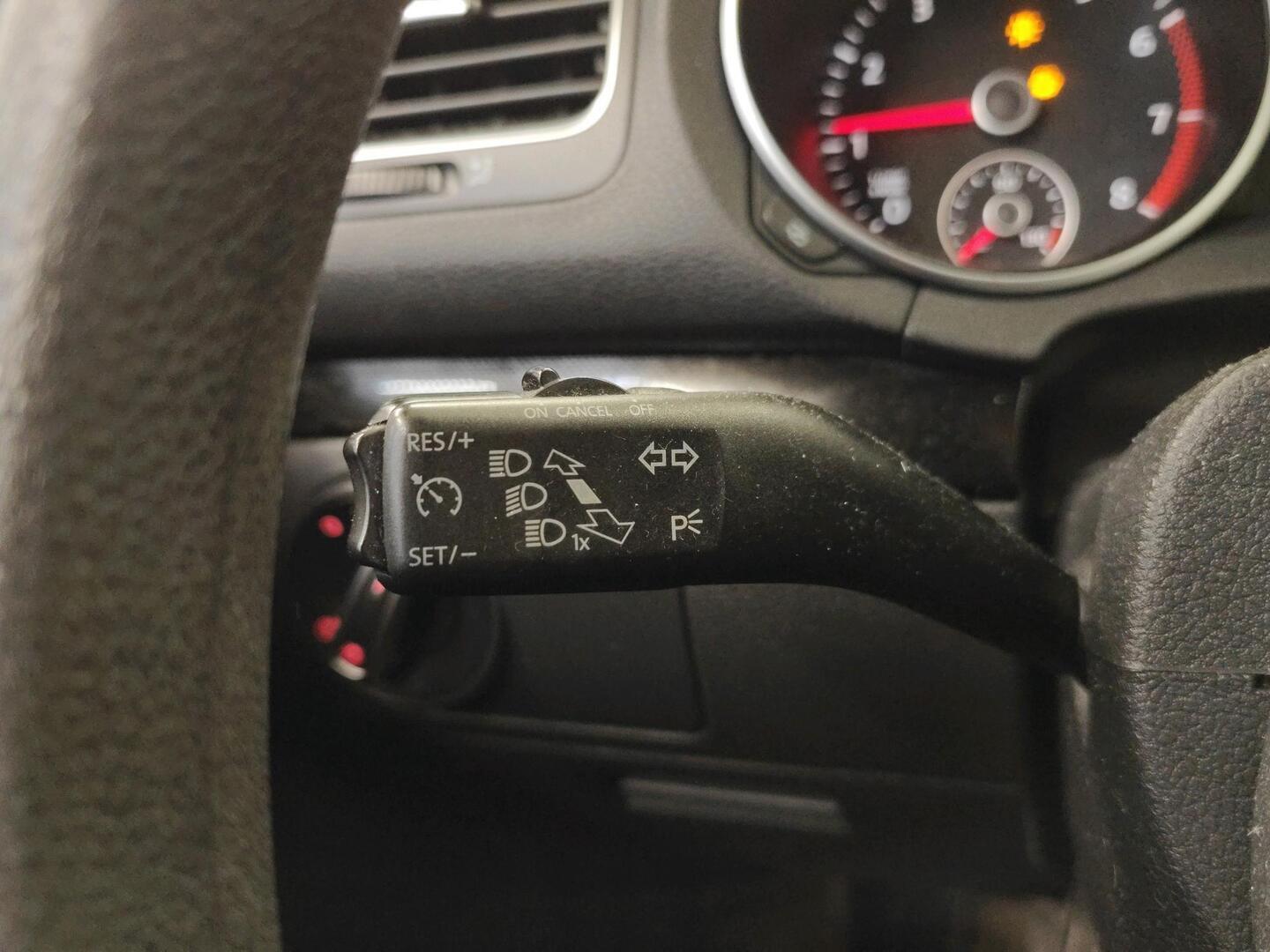 VOLKSWAGEN Golf 2010