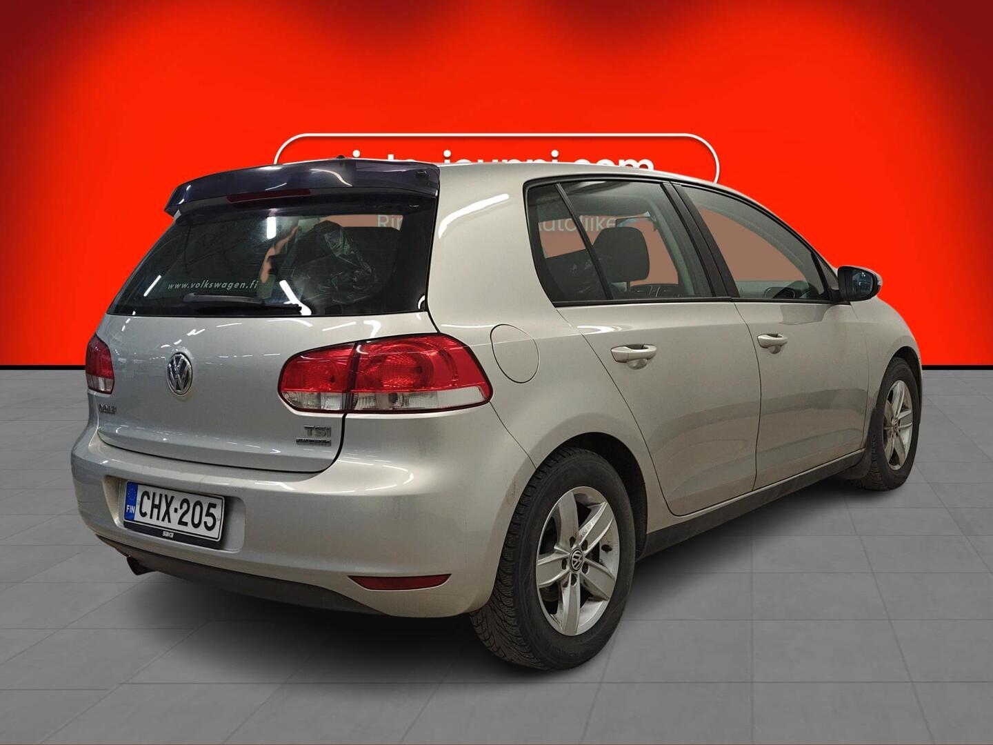 VOLKSWAGEN Golf 2010