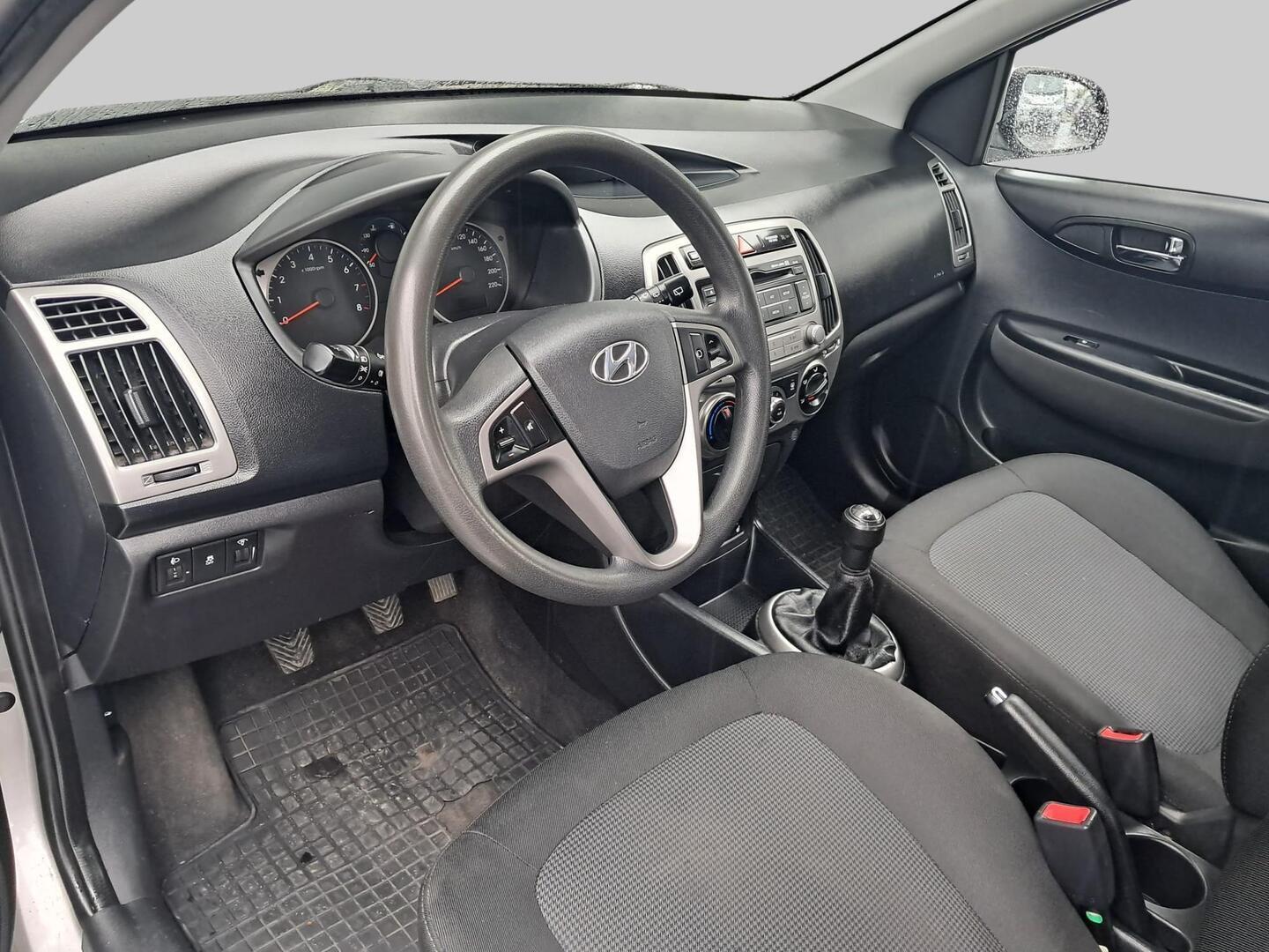 HYUNDAI i20 2013