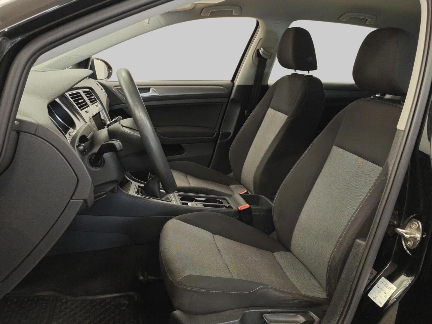 VOLKSWAGEN Golf 2014