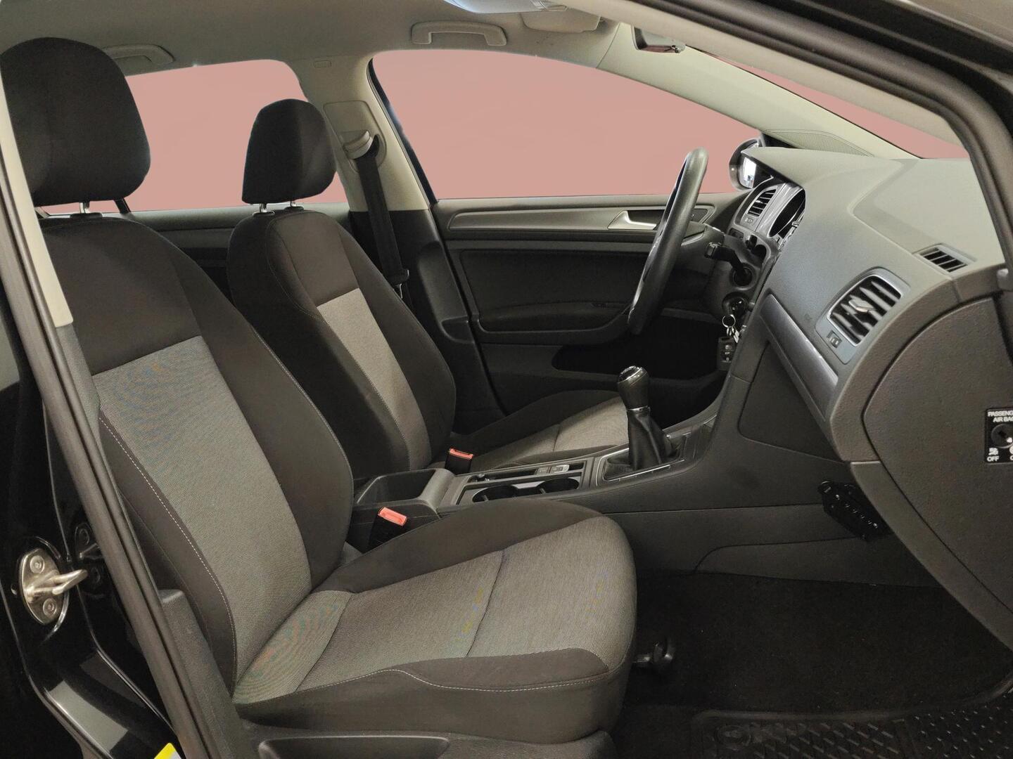 VOLKSWAGEN Golf 2014