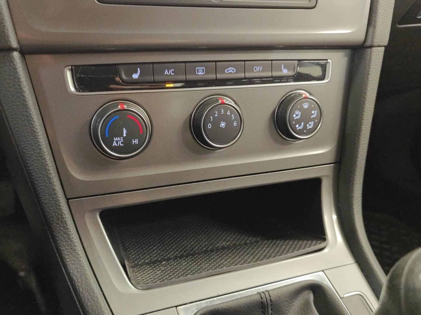 VOLKSWAGEN Golf 2014