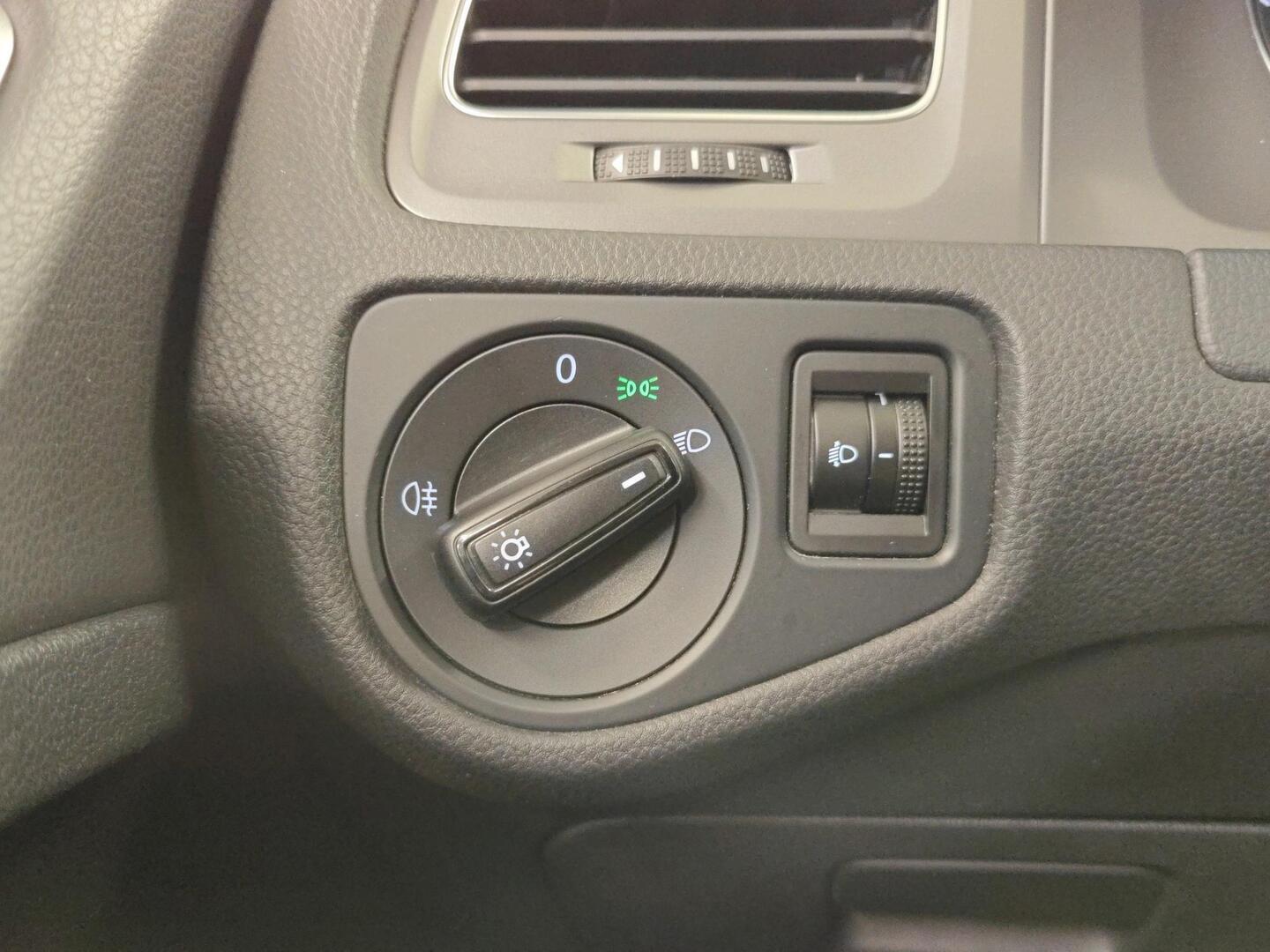 VOLKSWAGEN Golf 2014